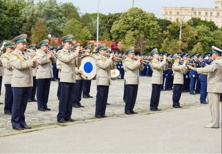 Харьков пополнил украинскую армию 300 офицерами (фото)