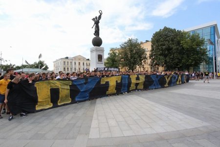 В Харькове провели шествие ультрас "Металлиста" и "Динамо"