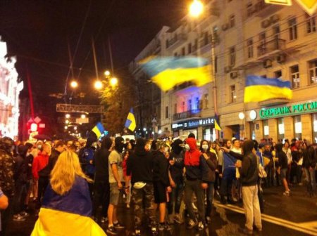 В Харькове митинговали под консульством РФ: без столкновений не обошлось. ФОТО