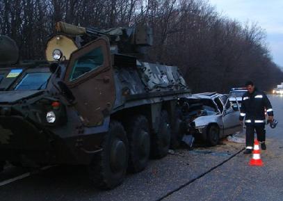 В Харьковской области произошло ДТП с участием БТР: двое погибших