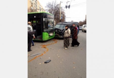 В Харькове милицейский автомобиль спровоцировал ДТП — пострадало четыре машины (ФОТО)