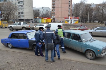 Погоня на Салтовке: мужчина на «Жигулях» догнал и подрезал водителя-беглеца, сбившего женщину (ФОТО)