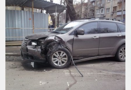 ДТП в центре Харькова: "Субару" и "ВАЗ" не поделили перекресток (ФОТО)