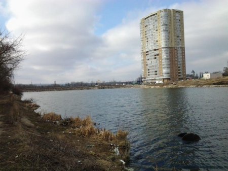 Есть в Харькове «кислотное» озеро (ФОТО)