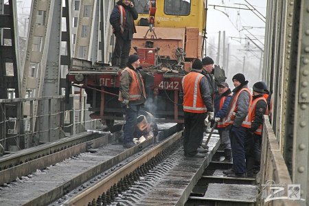 Ж/д мост в Харькове после ночного взрыва (фото)