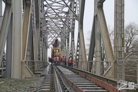 Ж/д мост в Харькове после ночного взрыва (фото)