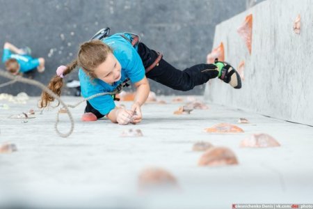 В Харькове прошел молодежный Чемпионат области по скалолазанию ФОТО