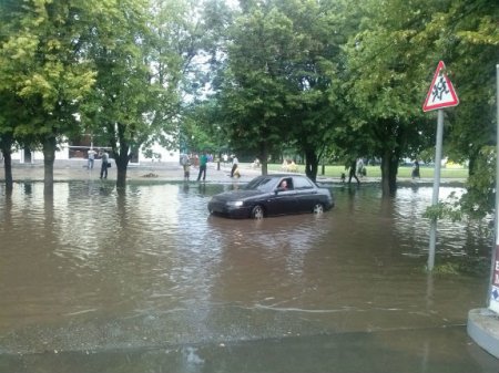 Ливень и град в Харькове (ФОТО, ВИДЕО)