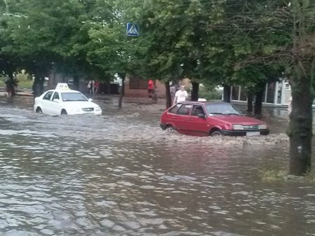 Ливень и град в Харькове (ФОТО, ВИДЕО)