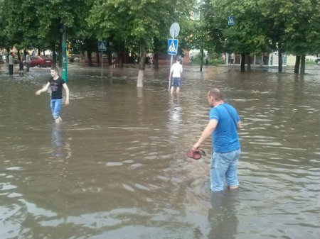 Ливень и град в Харькове (ФОТО, ВИДЕО)