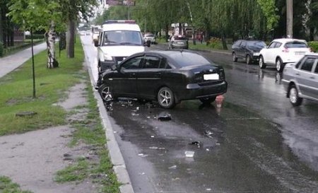 На Павловом поле столкнулись две иномарки (ФОТО)