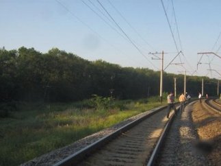 На ж/д путях в Харьковской области поезд задавил трех детей