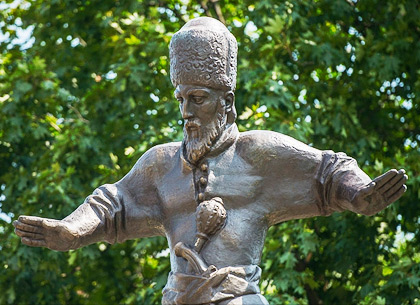 В Харькове установили севастопольский памятник Сагайдачному