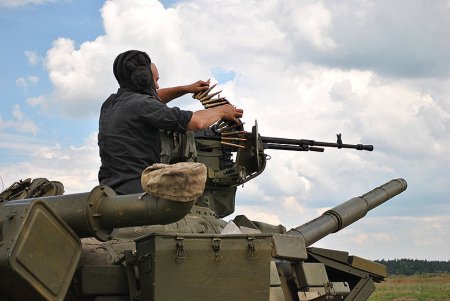 На Харьковщине военные стреляли из танков Т-64БВ: фоторепортаж