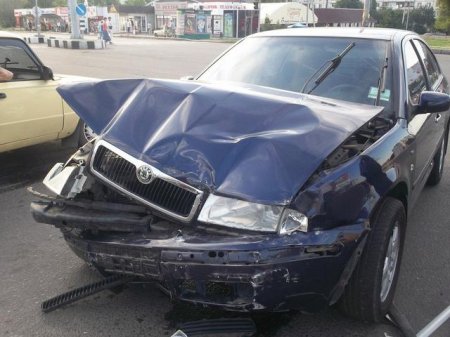 В тройном ДТП на Салтовке пострадали два человека (ФОТО)