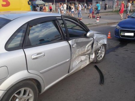 В тройном ДТП на Салтовке пострадали два человека (ФОТО)