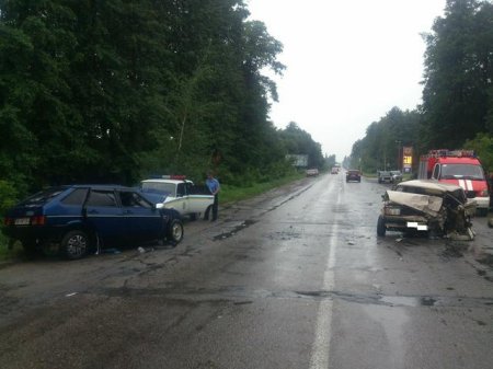 В лобовом столкновении ВАЗов под Харьковом погиб водитель (ФОТО)