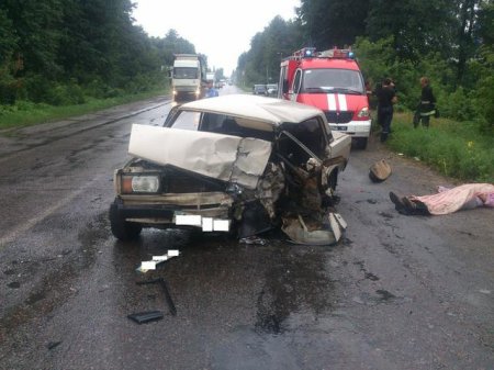 В лобовом столкновении ВАЗов под Харьковом погиб водитель (ФОТО)