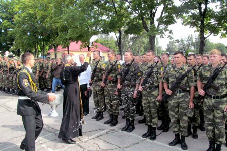 800 танкистов запаса приняли присягу (фото)