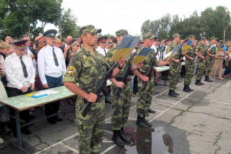 800 танкистов запаса приняли присягу (фото)