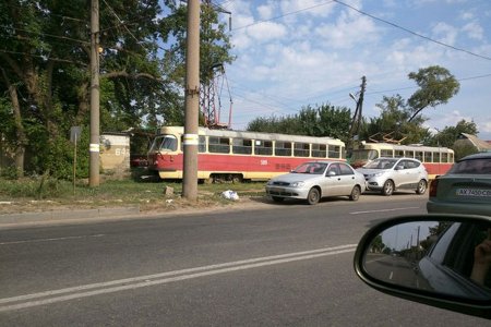 На Салтовке трамвай сбил столб (фото)