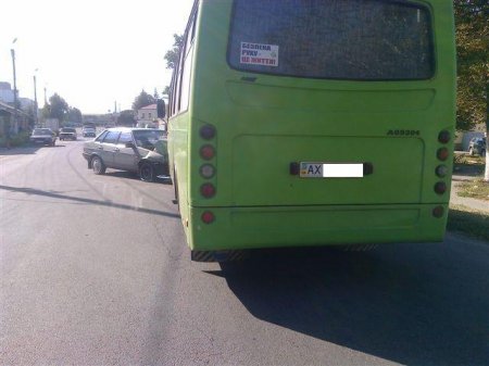 В Дергачах столкнулись автобус и легковушка: есть жертвы (ФОТО)