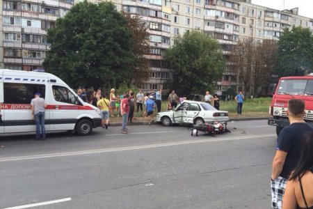 На Салтовке машина сбила девушку на мотоцикле (фото, видео)