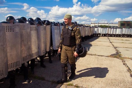 Нацгвардейцы репетировали борьбу с беспорядками на площади Свободы (фото)