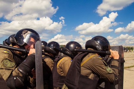 Нацгвардейцы репетировали борьбу с беспорядками на площади Свободы (фото)