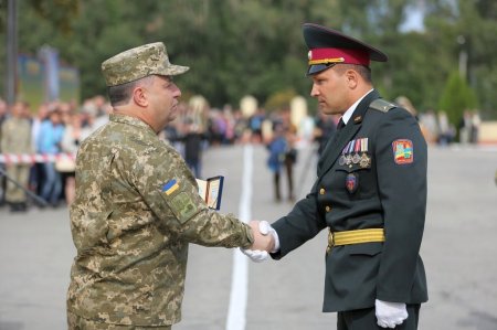 Полторак наградил харьковских танкистов (фото)