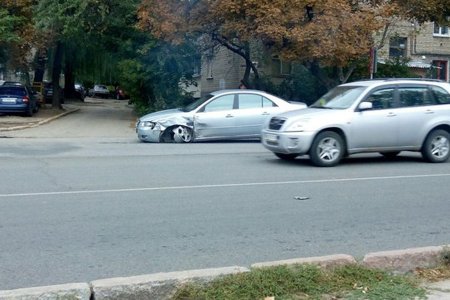 На Павловом поле автомобиль сбил столб (фото)