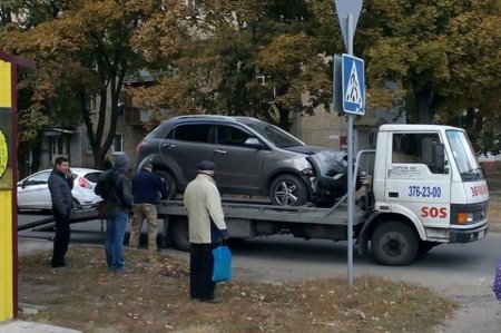 В Харькове джип протаранил водовоз (ФОТО) 