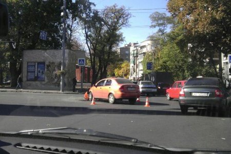 В центре Харькова столкнулись два автомобиля (фото)