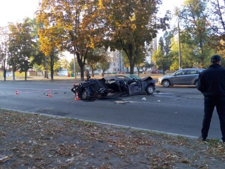 Пьяный гонщик бросил изуродованную машину