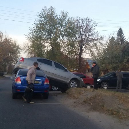 На Большой Даниловке Skoda решила «отдохнуть» верхом на Kia (ФОТО)