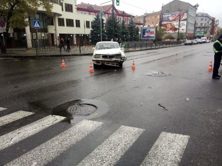 ДТП на Бекетова: две машины не поделили перекресток (ФОТО)