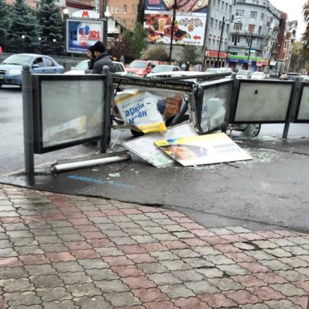 ДТП на Бекетова: две машины не поделили перекресток (ФОТО)