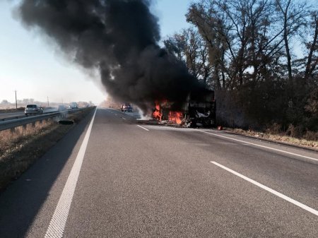 На трассе Харьков — Киев дотла выгорел пассажирский автобус