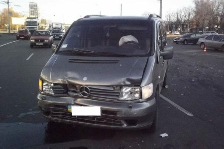 На Московском проспекте столкнулись ВАЗ и Mercedes (фото)