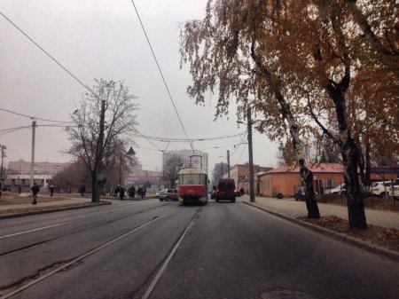 ДТП на Кирова: столкнувшиеся автомобили перегородили дорогу трамваям (ФОТО)