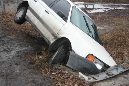 На окружной дороге Volkswagen вылетел в кювет (фото)