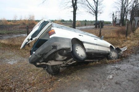 На окружной дороге Volkswagen вылетел в кювет (фото)