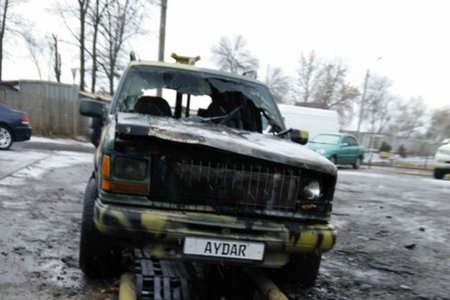 На Салтовке сожгли три внедорожника "Айдара" (фото, дополнено)