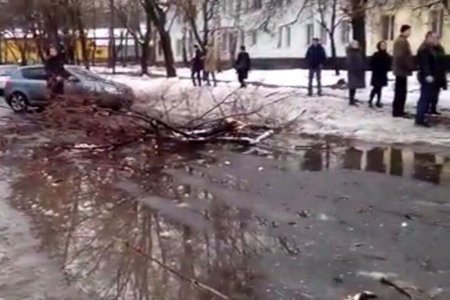 Под Харьковом люди заблокировали дорогу, требуя вернуть свет (фото)