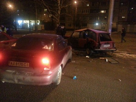 На Алексеевке "легковушка" на большой скорости протаранила два автомобиля (ФОТО)