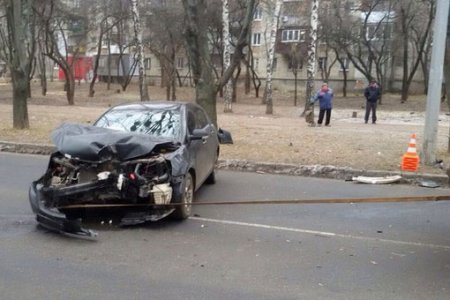 На Павловом поле "китаец" влетел в столб (фото)