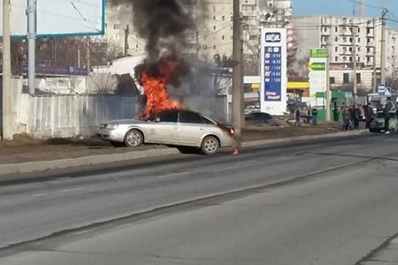 На улице Шевченко на ходу загорелась Audi (фото, дополнено)