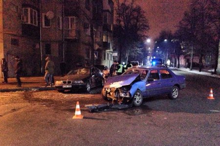 В центре Харькова столкнулись BMW и Мazda (фото)