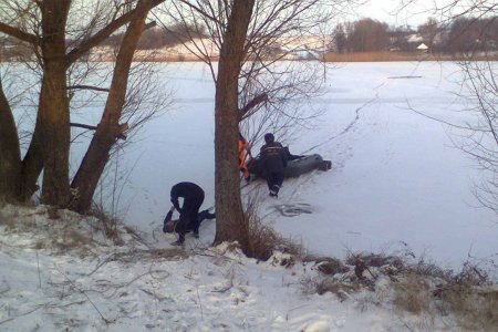 Под Харьковом мужчина провалился под лед и утонул (фото)