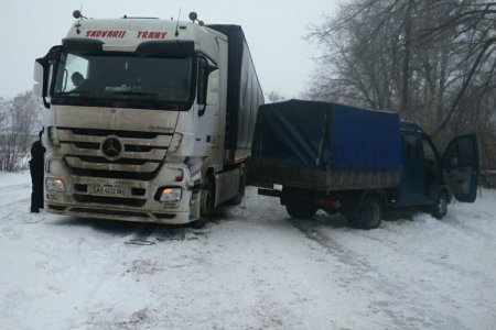 На ХТЗ столкнулись два грузовика (фото)